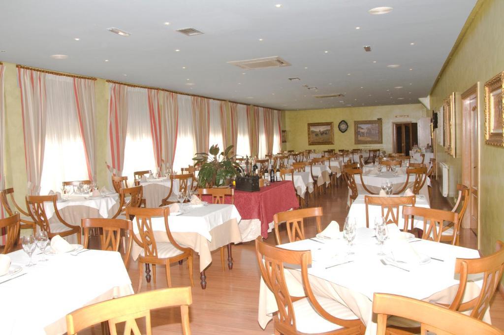Hotel Restaurante San Roque Medina del Campo Exterior foto