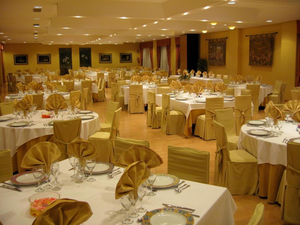 Hotel Restaurante San Roque Medina del Campo Exterior foto